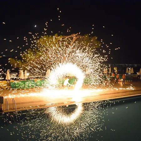 Goldenday Wings ホテル クシャダス